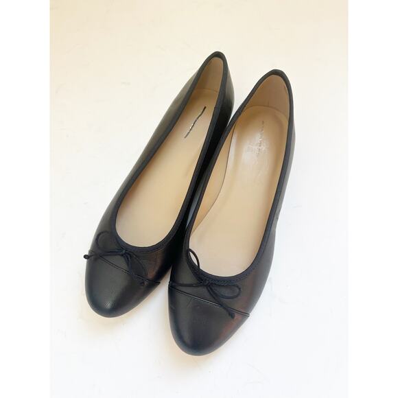 NWOB Ann Taylor Black Cap Toe Leather Ballerina Flat - Picture 1 of 2